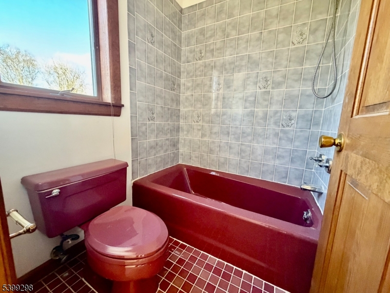 ROY RIDGE MANOR - Residential