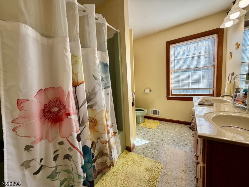 ROY RIDGE MANOR - Residential