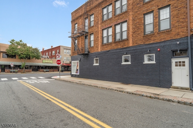 Caldwell Boro Twp., New Jersey 07006, United States, 2 Bedrooms Bedrooms, ,1 BathroomBathrooms,Residential,Active,238745