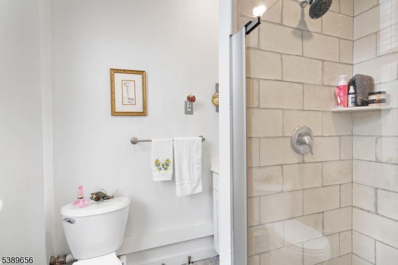 Caldwell Boro Twp., New Jersey 07006, United States, 2 Bedrooms Bedrooms, ,1 BathroomBathrooms,Residential,Active,238745