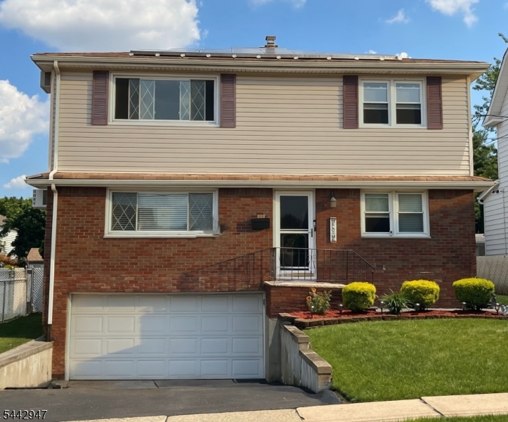 Photo 1 of 25 — 739 Lake Ave, Lyndhurst Twp., NJ 07071