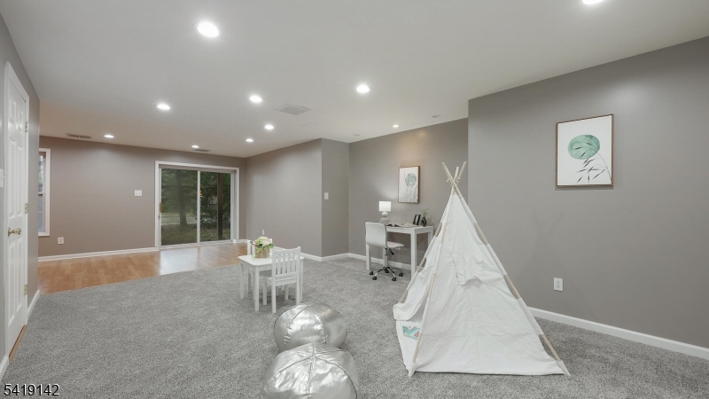 Montgomery Hills - Residential