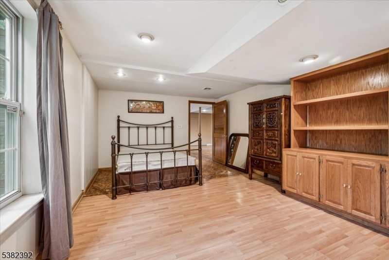 Green Brook Twp., New Jersey 08812, United States, 4 Bedrooms Bedrooms, ,3 BathroomsBathrooms,Residential,Active,211296