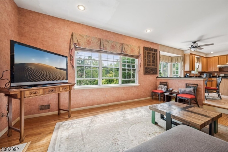 Green Brook Twp., New Jersey 08812, United States, 4 Bedrooms Bedrooms, ,3 BathroomsBathrooms,Residential,Active,211296