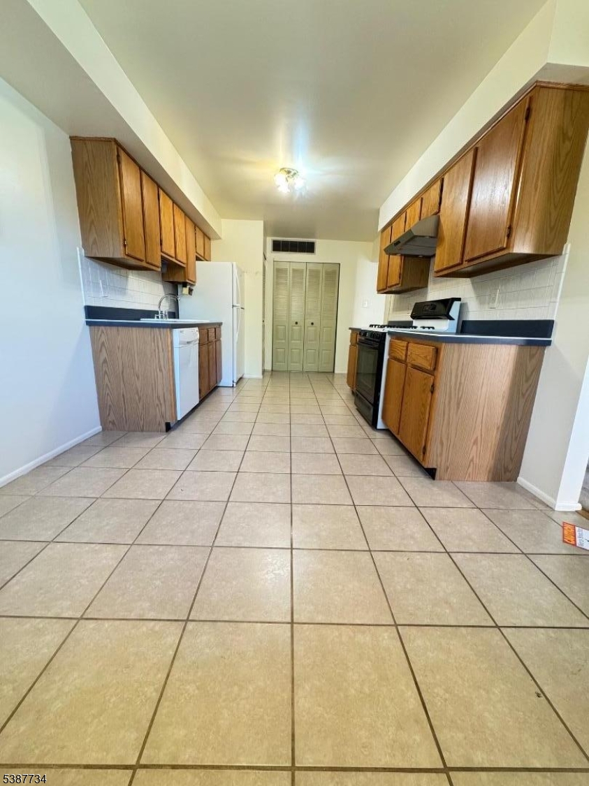 Edison Glen Terr - Residential Lease