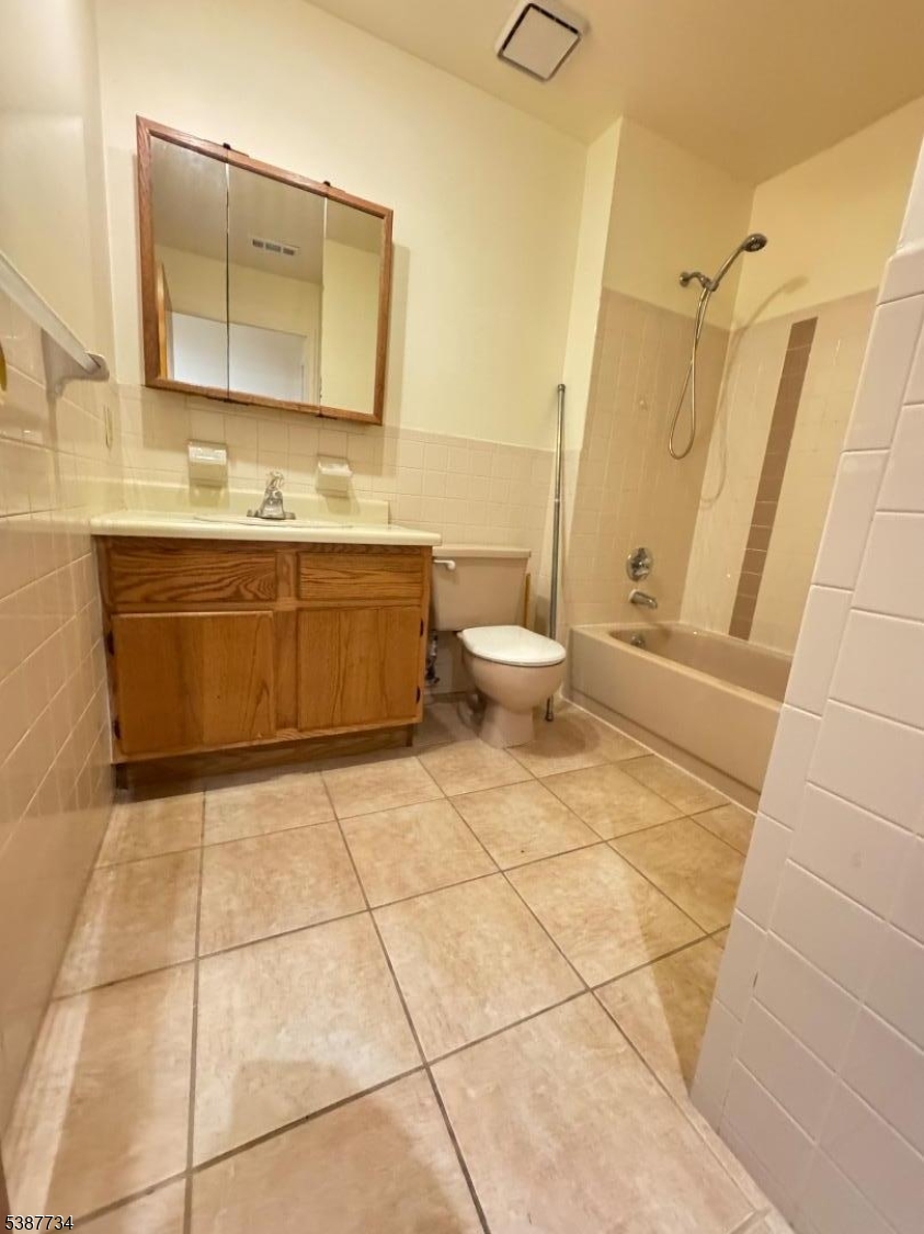 Edison Glen Terr - Residential Lease