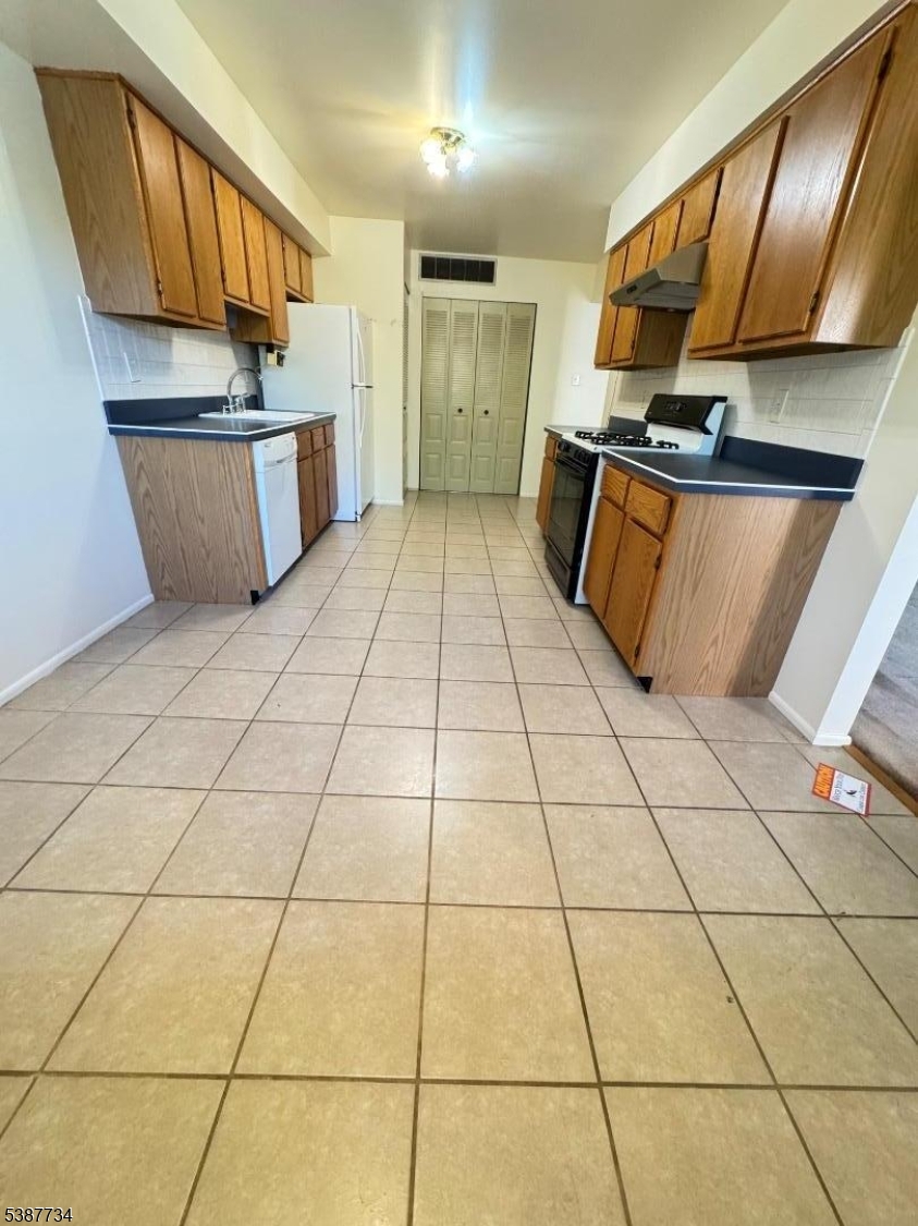 Edison Glen Terr - Residential Lease