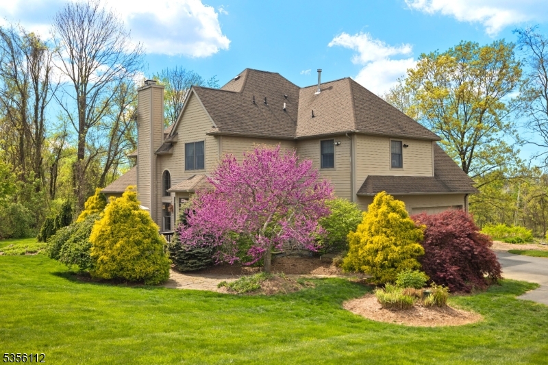 2 Sutton Ct