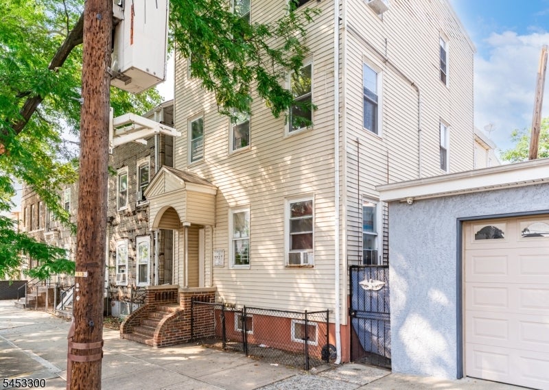 83 New York Ave - Photo 3