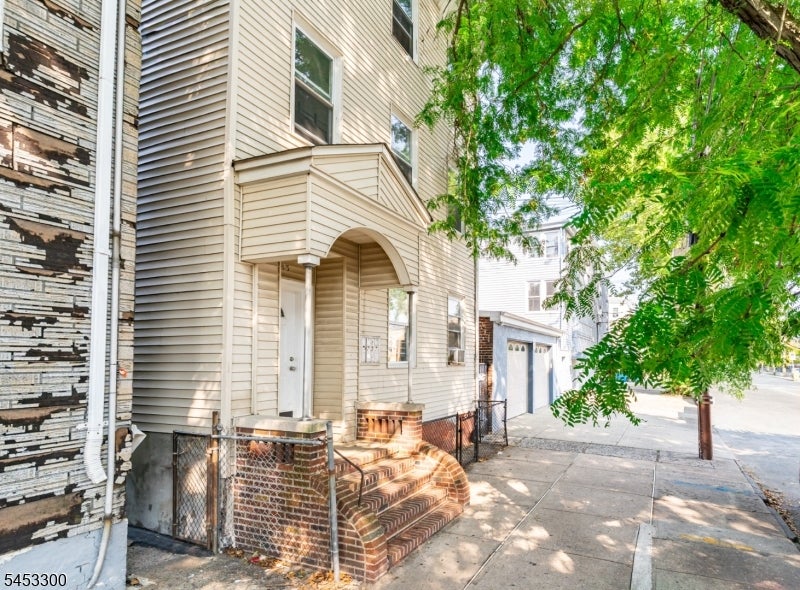 83 New York Ave - Photo 4