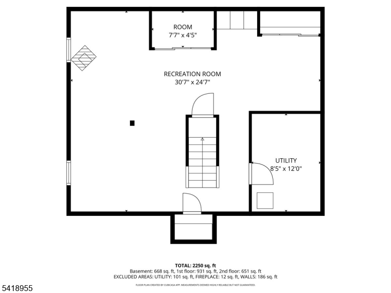 Main image without alt text