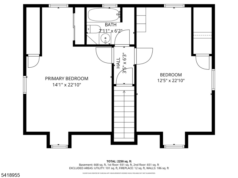 Main image without alt text