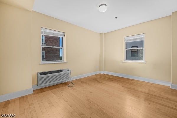 70 S MUNN AVE APT 808, EAST ORANGE, NJ 07018 - Image fa606dda2bf9e7bc5baf6374dcc9db25/2607609366