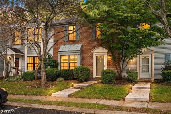4 PEAR TREE LN, FRANKLIN PARK, NJ 08823 - Image fac9bdb4a8b6cc2b93b72d9afd961fe5/1070402845