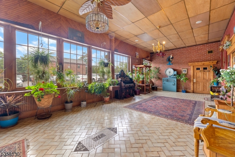 Old Egg Auction - Commercial Lease