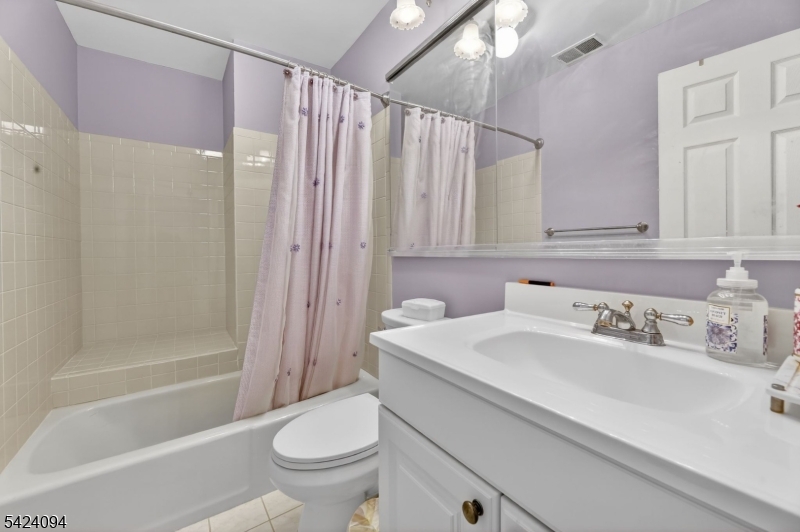 ESSEX GREENS VILLAS - Residential