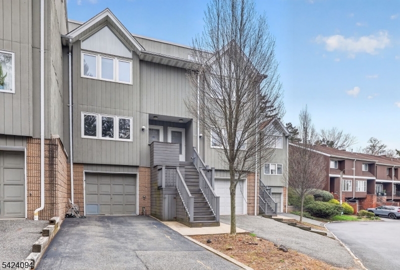 ESSEX GREENS VILLAS - Residential