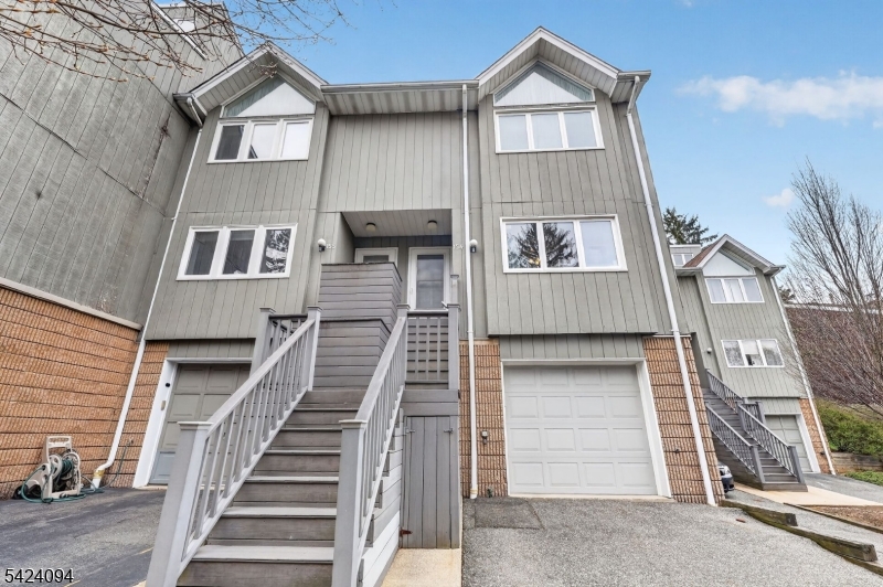 ESSEX GREENS VILLAS - Residential