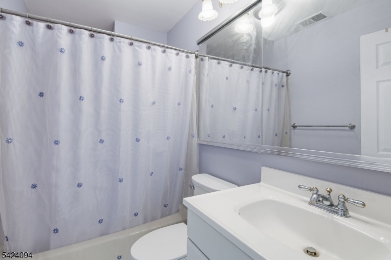 ESSEX GREENS VILLAS - Residential