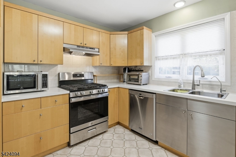 ESSEX GREENS VILLAS - Residential