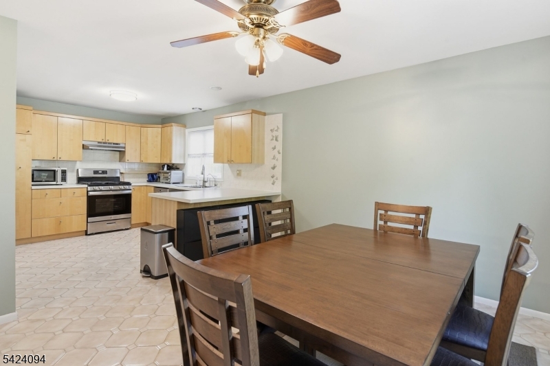 ESSEX GREENS VILLAS - Residential