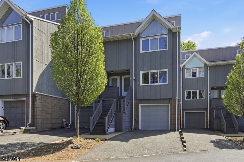 ESSEX GREENS VILLAS - Residential