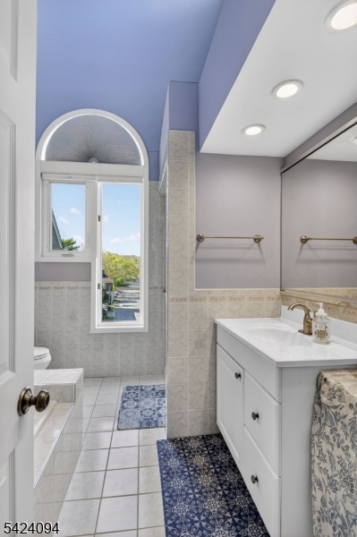 ESSEX GREENS VILLAS - Residential