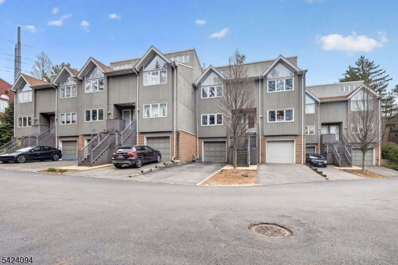 ESSEX GREENS VILLAS - Residential