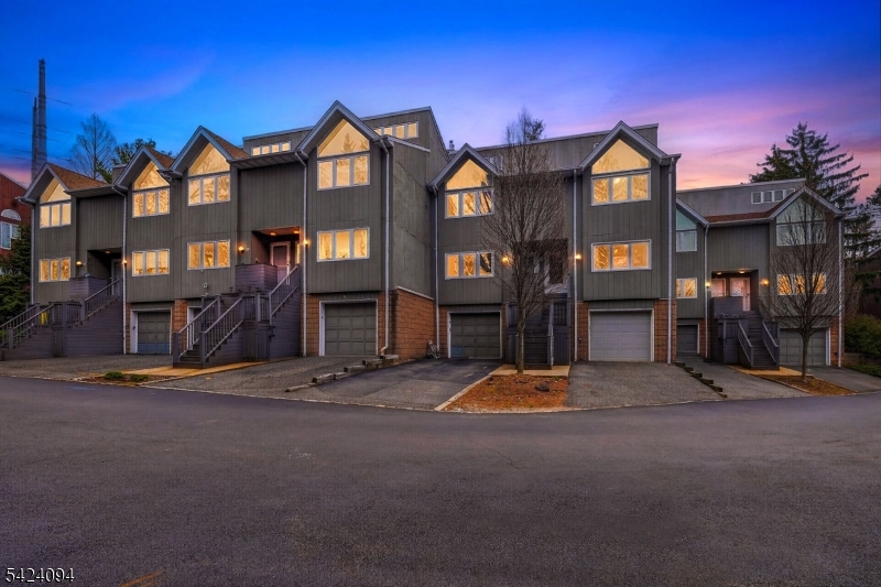 ESSEX GREENS VILLAS - Residential