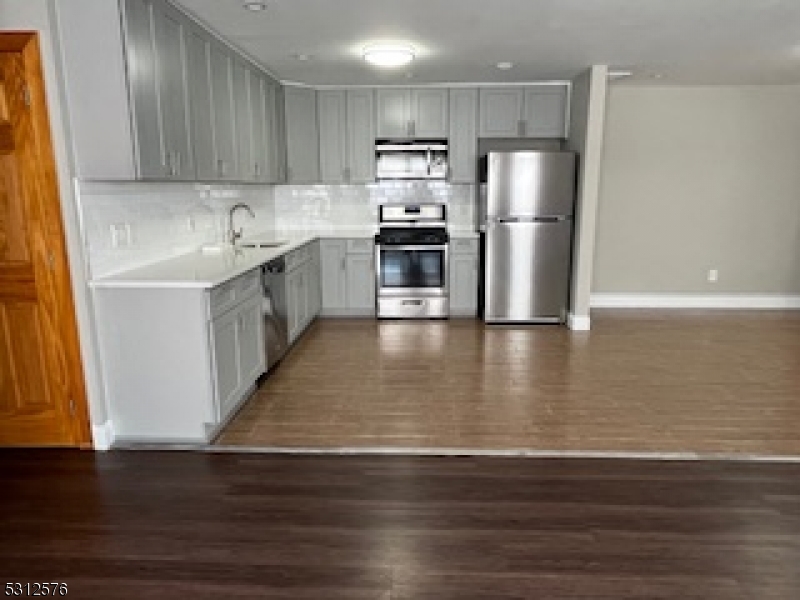 Beautiful renovated large 3 bedroom apartment featuring MBR suite, large eat in kitchen, central air, washer dryer in unit, gleaming hardwood floors.  Light and airy.  Parking available via town permit in back lot.  Apartment is located above restaurant.