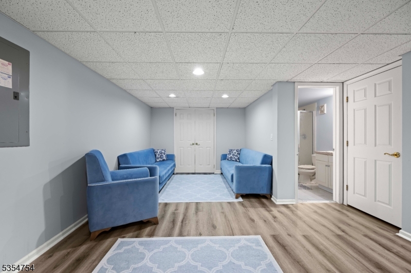 Crown View Manor - Residential