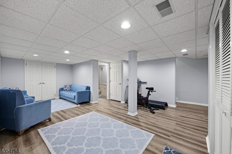 Crown View Manor - Residential