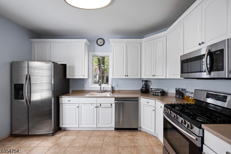 Crown View Manor - Residential