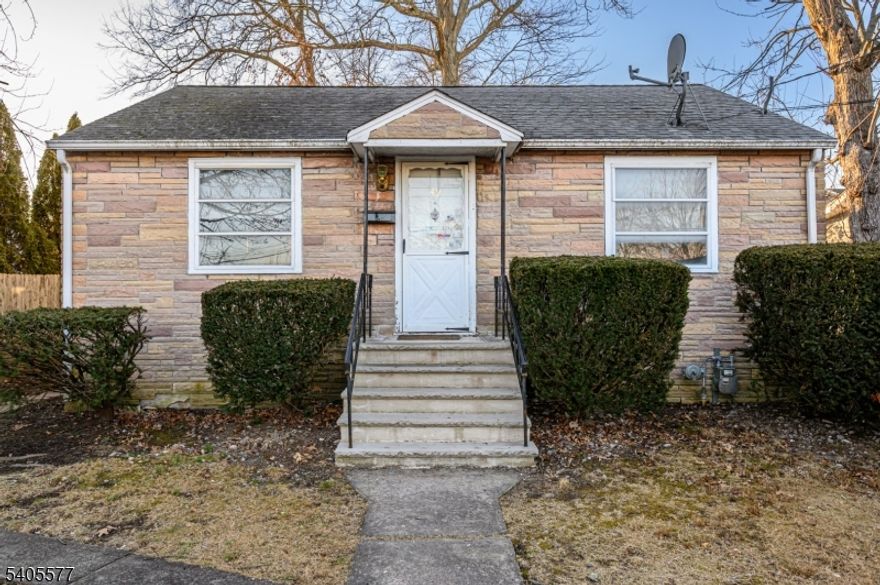 Calling all creatives and investors alike! This 3 Bed 1 Bath Ranch in Lake Hiawatha is awaiting your personal touches. Endless possibilities here, great for a starter home, rental property or an opportunity to make it your very own home sweet home. Step in to find a spacious Living Rm with hardwood floors. The Eat in Kitchen has dinette space and access to the rear yard. Down the hall, a full bath with decorative tile and tub shower with built in shelving + 2 generous Bedrooms with hardwood floors and ample closet space. The Large yard offers plenty of space to build and play. Driveway provides ample parking space. Close to shopping, dining, schools, & parks + public transportation and major roads for easy commuting. Don't wait, this one won't last! Come & see TODAY!!