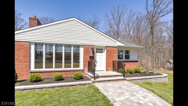 18 Lakeview Drive
