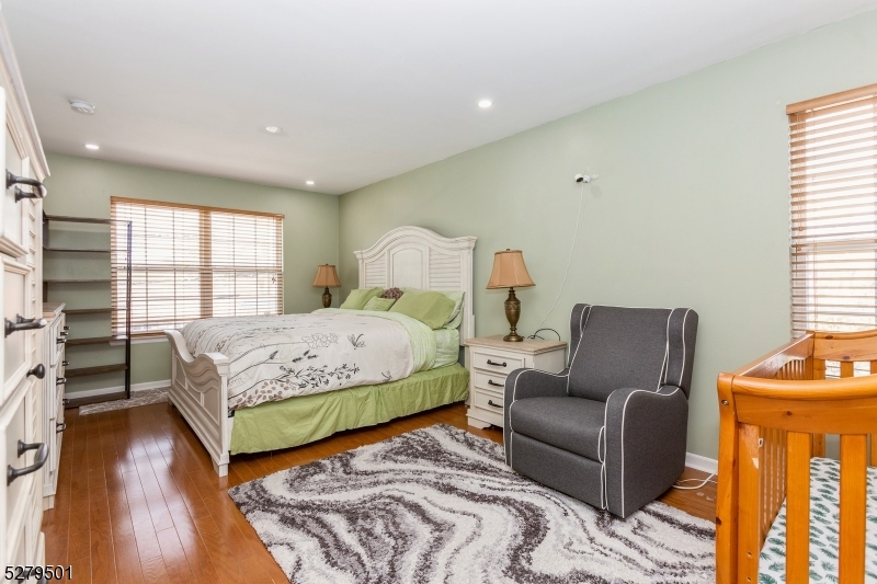 Dunellen Boro, New Jersey 08812, United States, 3 Bedrooms Bedrooms, ,3 BathroomsBathrooms,Residential,Pending,44280