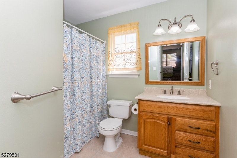 Dunellen Boro, New Jersey 08812, United States, 3 Bedrooms Bedrooms, ,3 BathroomsBathrooms,Residential,Pending,44280