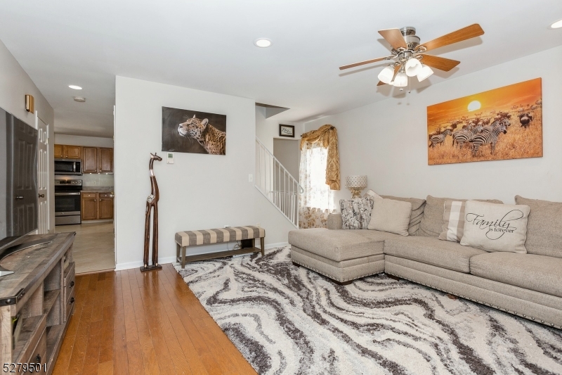 Dunellen Boro, New Jersey 08812, United States, 3 Bedrooms Bedrooms, ,3 BathroomsBathrooms,Residential,Pending,44280