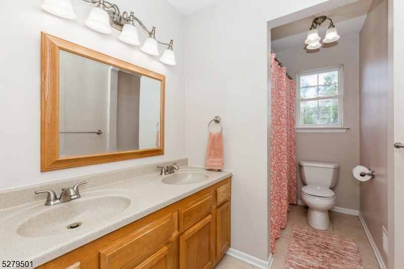 Dunellen Boro, New Jersey 08812, United States, 3 Bedrooms Bedrooms, ,3 BathroomsBathrooms,Residential,Pending,44280