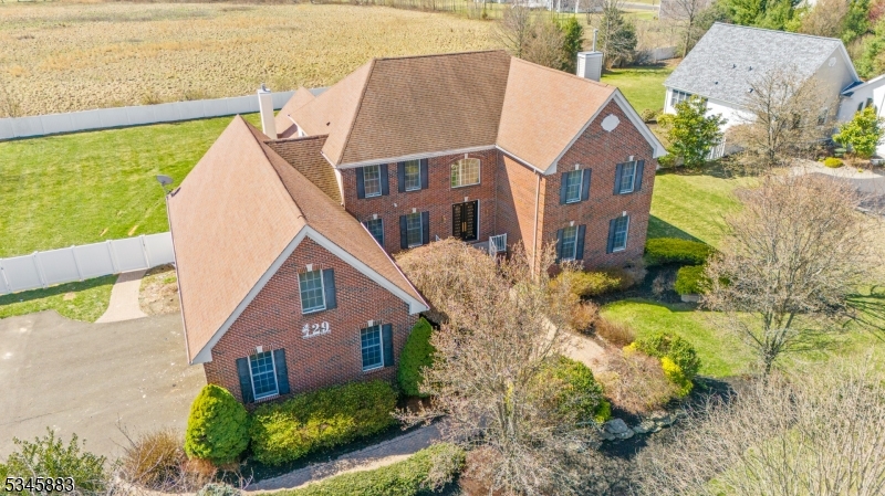 29 Linwood Dr