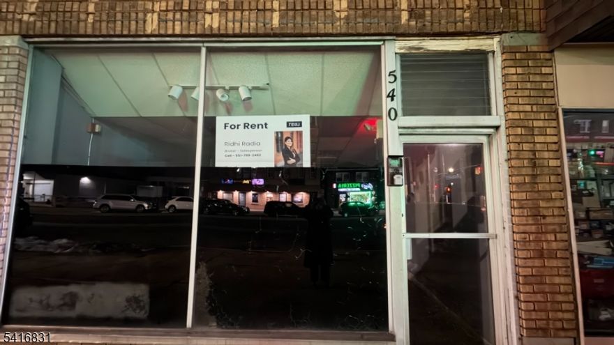 Look no further for your business! Large retail space available on the main street in Belleville, offering excellent visibility and foot traffic. Surrounded by shops and conveniently located near public transportation with easy access to major highways. Perfect for a variety of retail or service businesses.