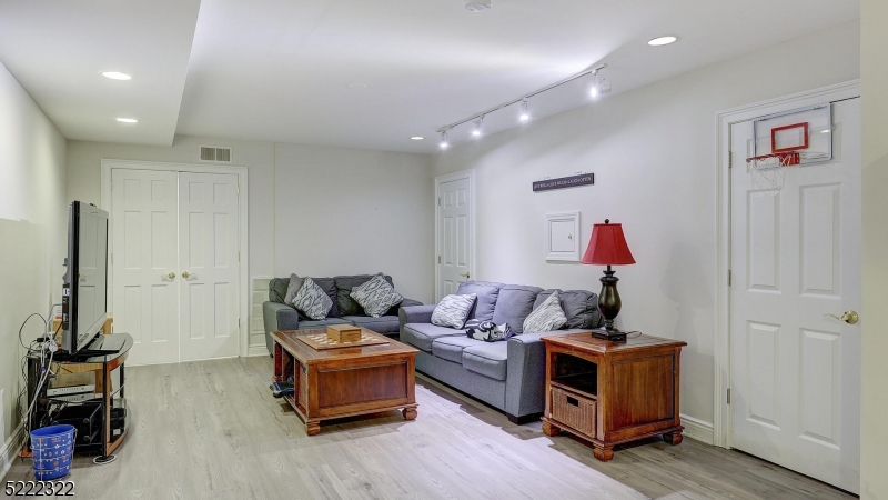 WYCHWOOD - Residential