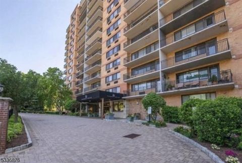 60 Parkway Dr Unit 10F, East Orange City, NJ 07017 - #: 3950629
