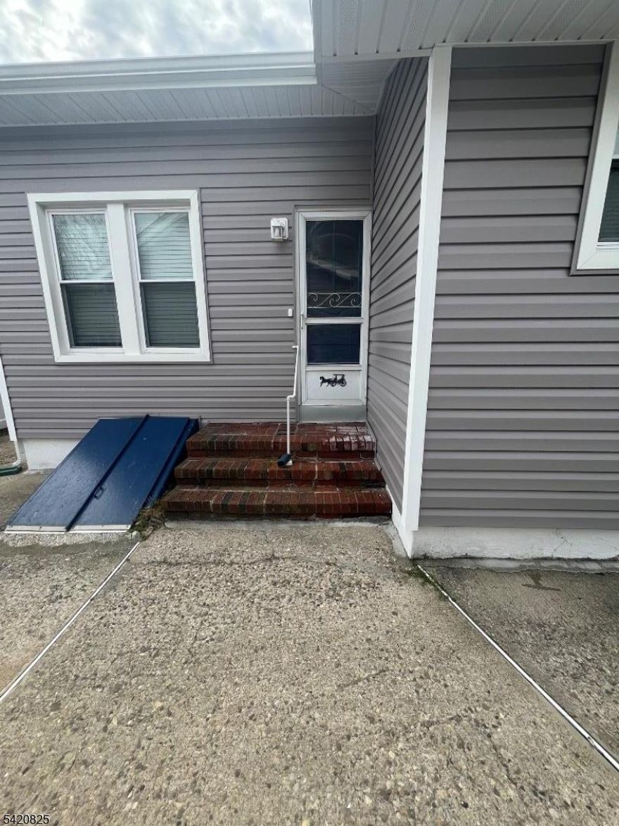 Great Location! Spacious and bright 1-bedroom apartment on the 2nd floor with a private entrance. Features an eat-in kitchen, large sun-filled living room, two generous closets plus a full pantry, new flooring, and freshly painted interiors. Heat, electricity, and hot water are all included! Conveniently located near buses, Route 46, the Garden State Parkway, trains, and shopping.