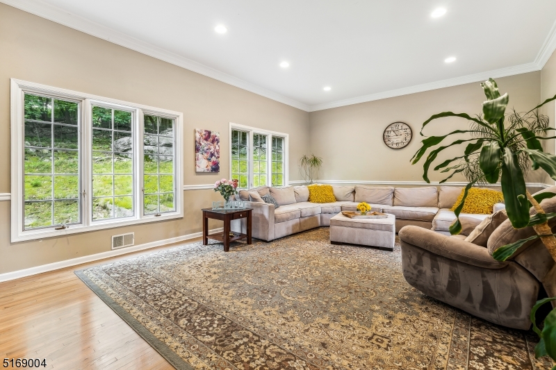 Paramount Estates - Residential