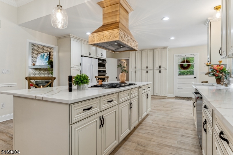 Paramount Estates - Residential