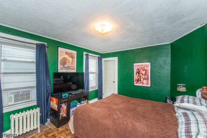 El Mora - Residential Income