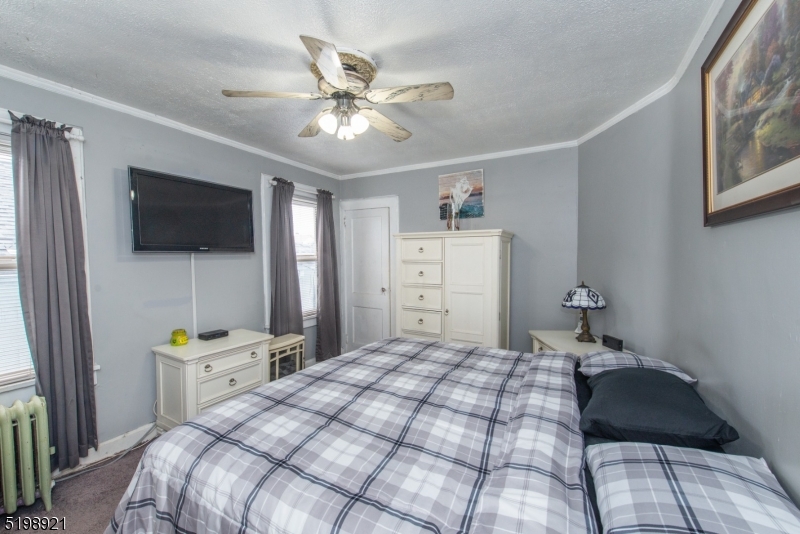 El Mora - Residential Income