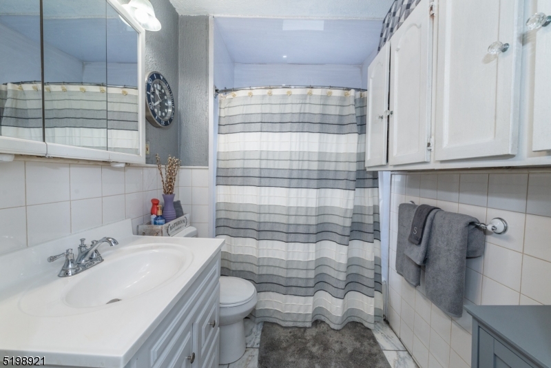 El Mora - Residential Income