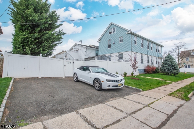 El Mora - Residential Income